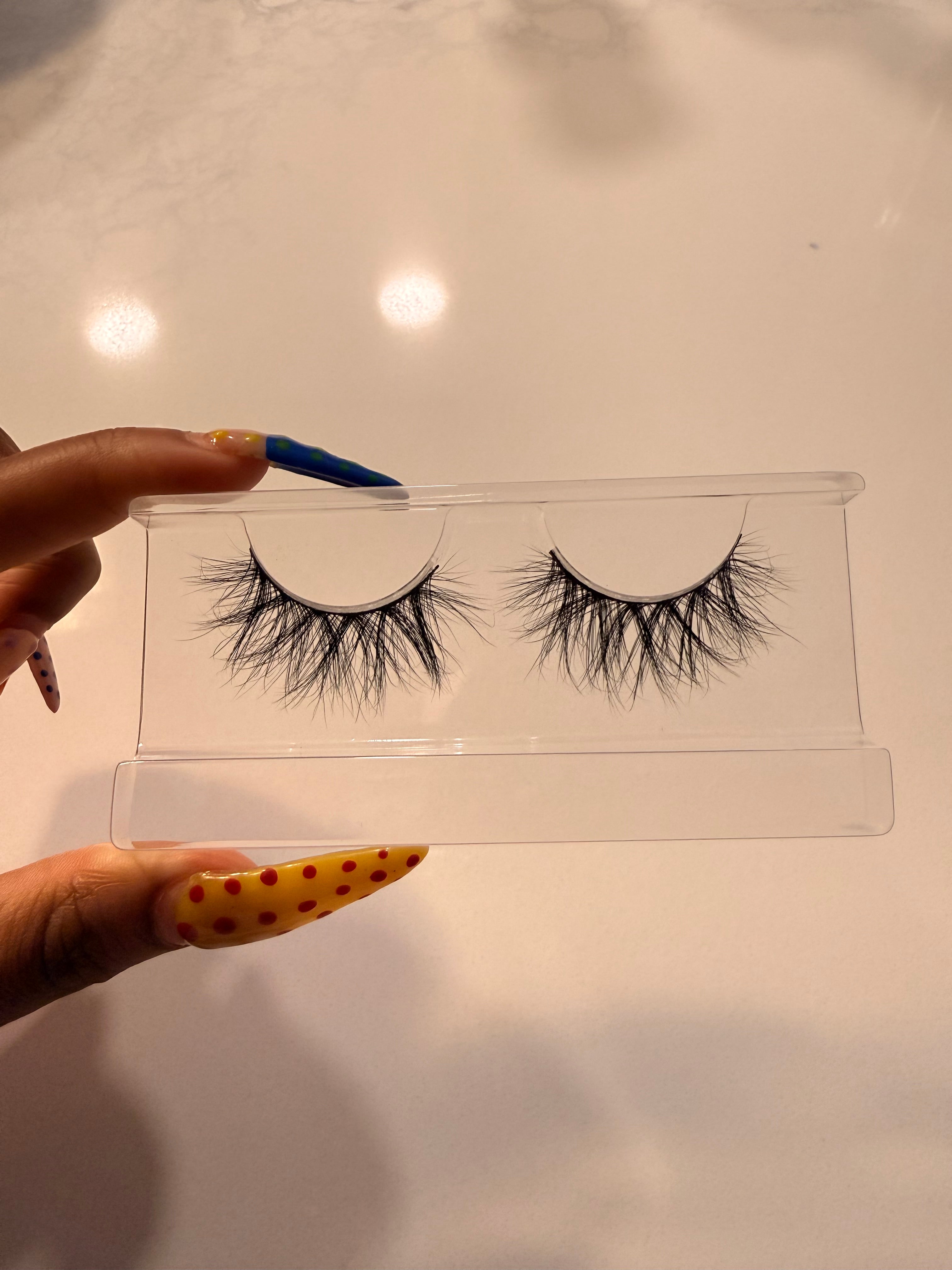 LOLA | 18mm Strip Lash